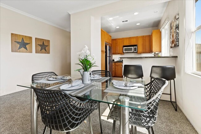 Building Photo - $3,456 - 2 Bed / 2 Bath Stunning Corner Un...