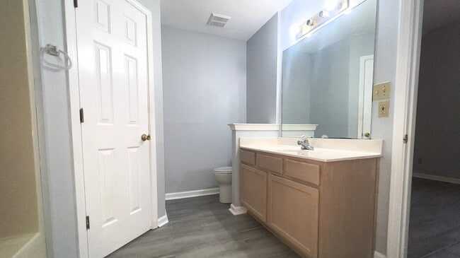 Building Photo - 6967 Manslick Rd