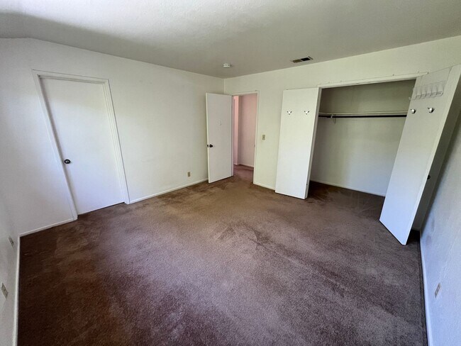 Building Photo - Spacious Home in Wonderful Davis Neighborhood!