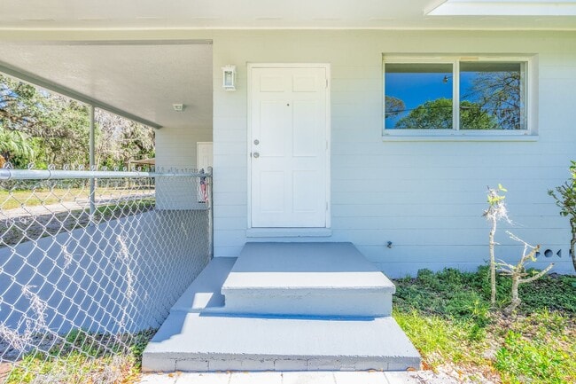Building Photo - Fully Remodeled 2 Bedroom Home in Prime Ormond Location
