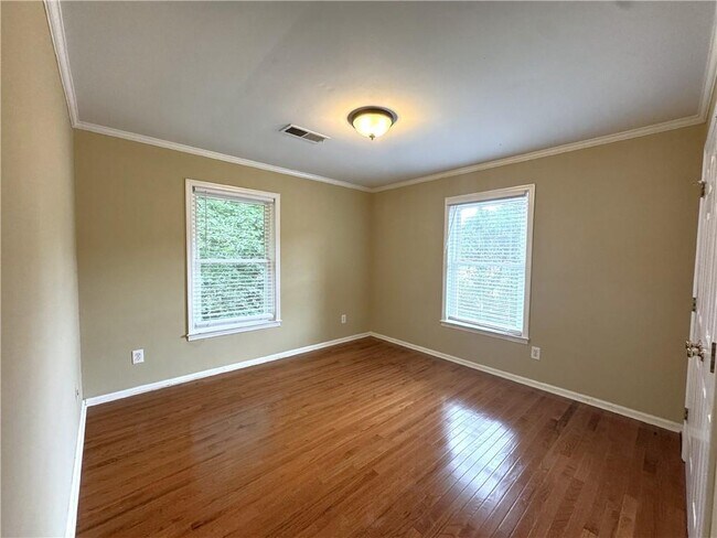 Building Photo - 5338 Roberts Dr