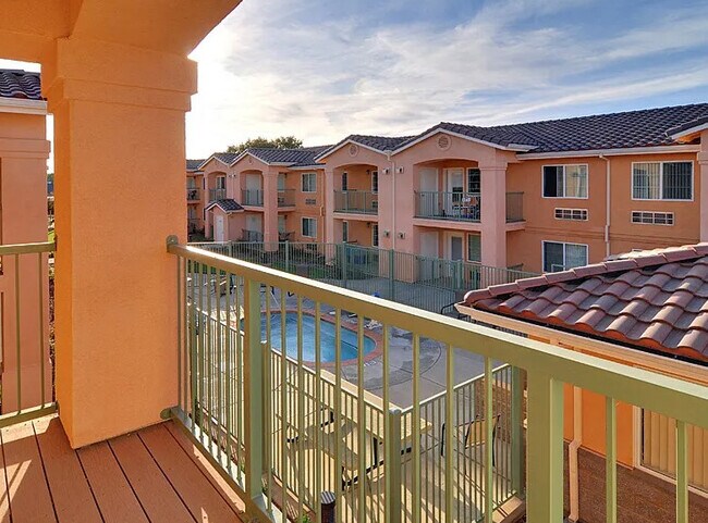 Building Photo - Seasons at Anderson