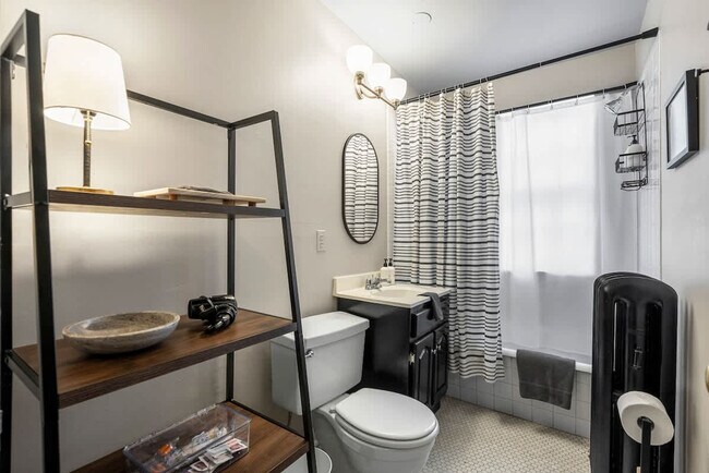 Building Photo - 3536 N Racine Ave