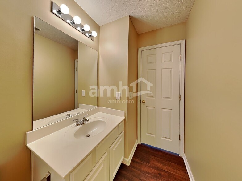 Building Photo - 3128 Hidden Creek Dr