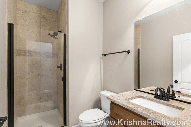 Building Photo - 4 Bedroom 3 Bath Upscale Luxury Fishers La...
