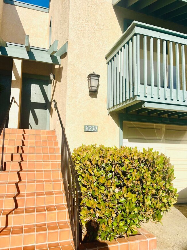 Building Photo - LA JOLLA VILLAGE LIVING! SPACIOUS 3BD/2.5BA TOWNHOME AVAILABLE JUNE for $4,795/mo!