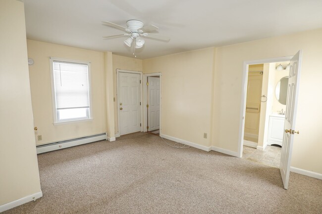 Building Photo - 1776 Hooksett Rd