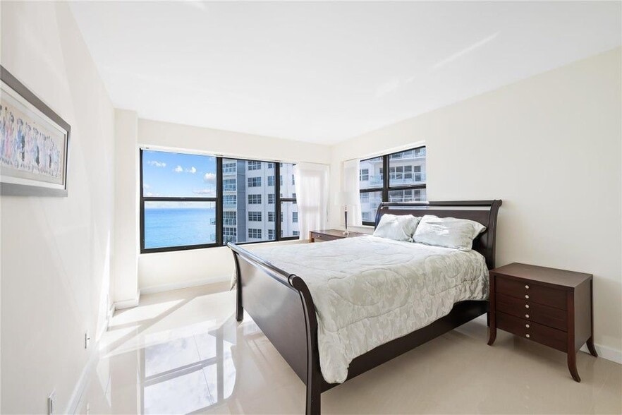 Building Photo - 3800 Galt Ocean Dr