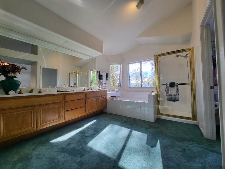 Building Photo - 21714 Agajanian Ln