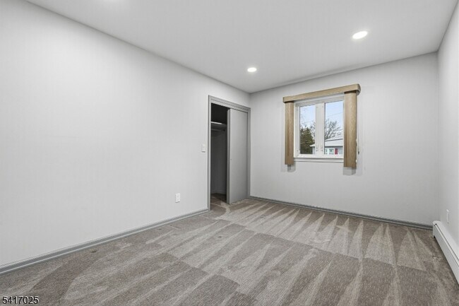 Building Photo - 46 Stanley St