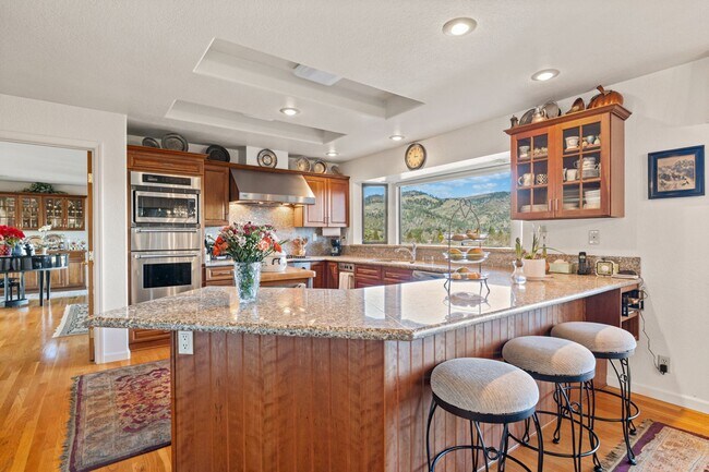 Building Photo - Breathtaking Views & Luxurious Furnished Rental in Oakmont's 55+ Community!