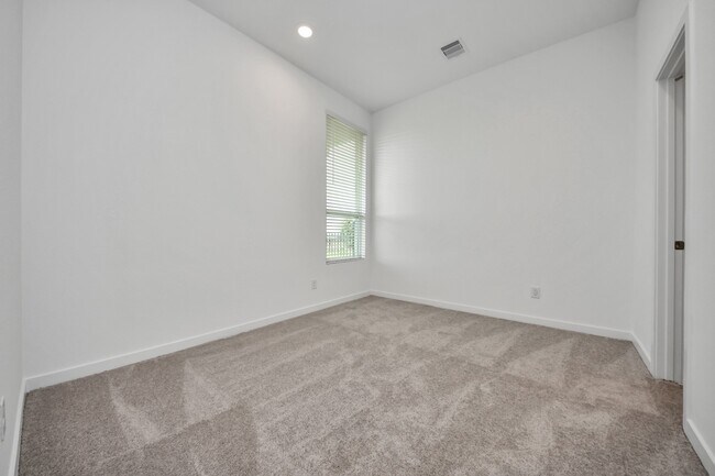 Building Photo - 27443 Sunterra Village Dr