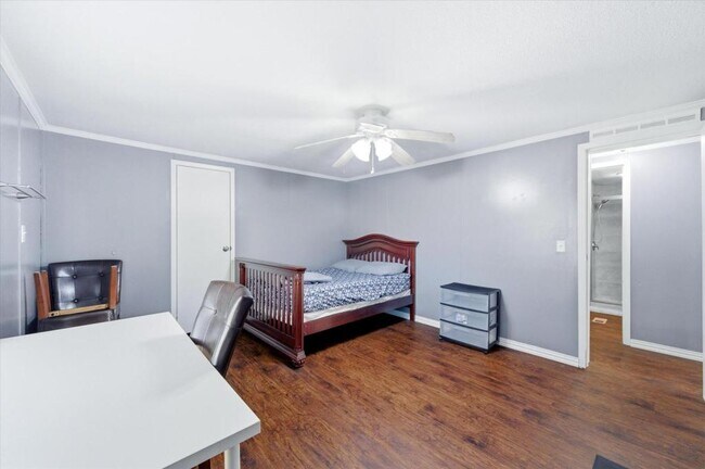 Building Photo - 2828 Sandusky Rd E