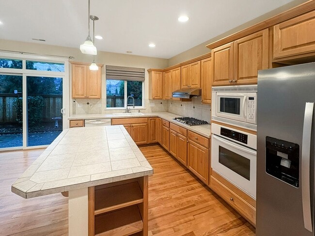 Building Photo - Spacious Rockport home in beautiful Bothell Community