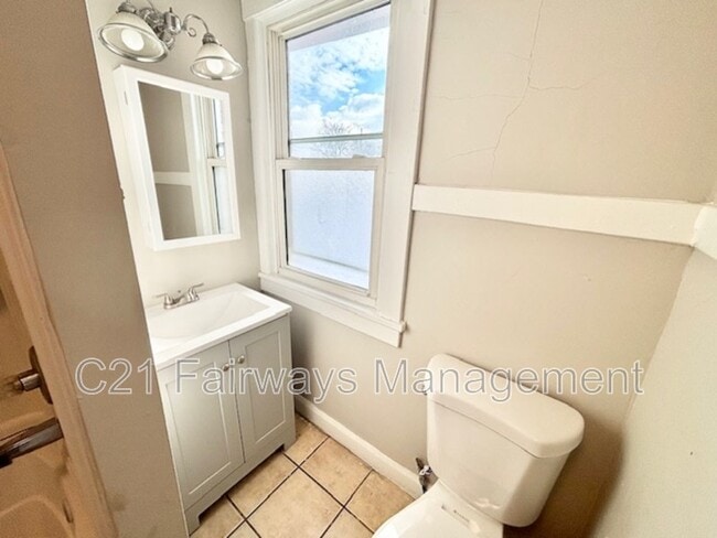 Building Photo - 874 Vankirk St