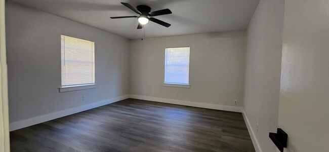 Building Photo - Completely Remodeled 3 Bed / 2 Bath Home 1,704 SF