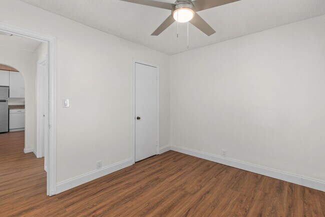 Building Photo - 801 E Mobile St