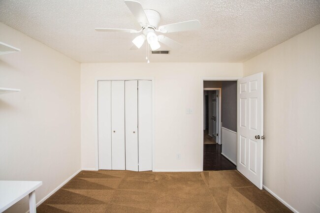 Building Photo - 1407 Elkhart Ave