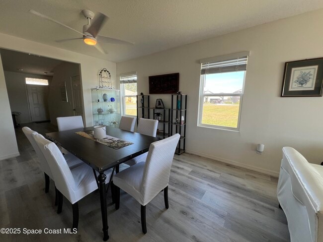 Building Photo - 976 Trinity St