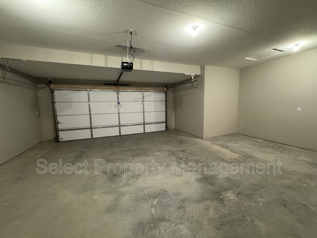 Building Photo - 8046 Haven Blvd