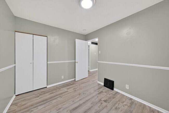 Building Photo - 138 Grampian Rd