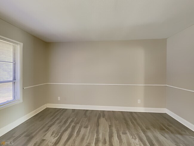 Building Photo - 908 Kennesaw Dr