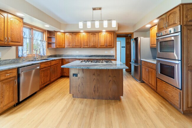 Building Photo - 2208 Crystal Cir