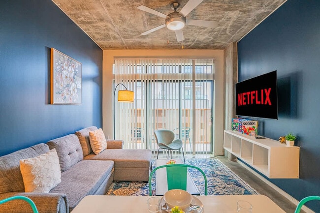 Building Photo - 333 E Roosevelt St