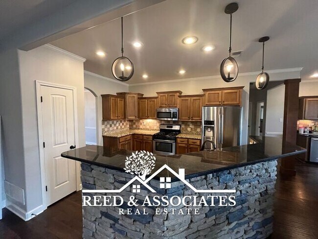 Building Photo - 4 Bedroom Arlington Home with a Lakeside Lot