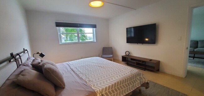 Building Photo - 18901 NE 14th Ave