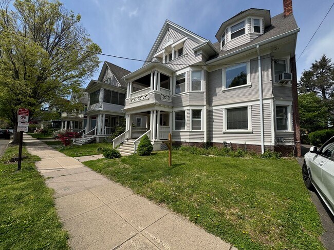 Building Photo - Spacious 2-Bedroom, 2-Bath in East Rock – Newly Renovated!