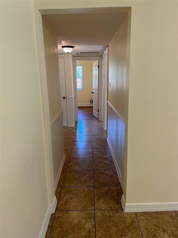 Building Photo - 122 NE 37th Terrace