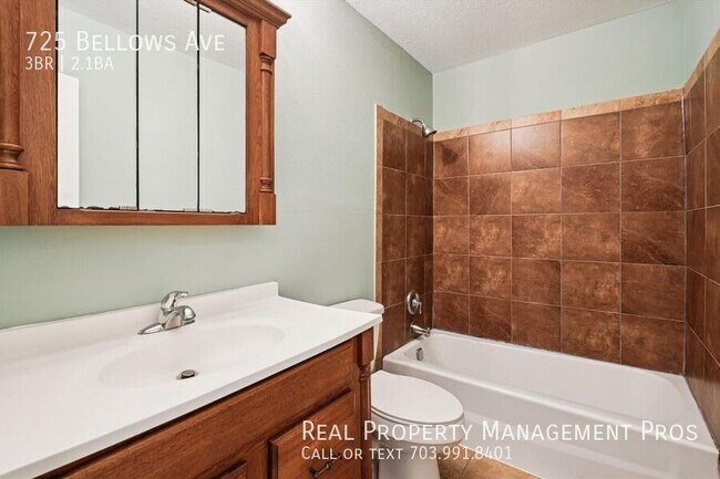 Building Photo - 725 Bellows Ave