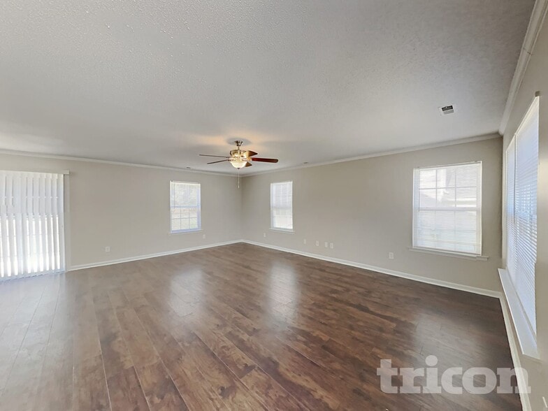Building Photo - 223 Pebblestone Dr
