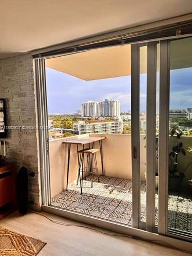 Building Photo - 5 Island Ave