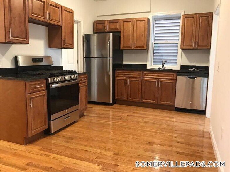 Building Photo - 58 Medford St