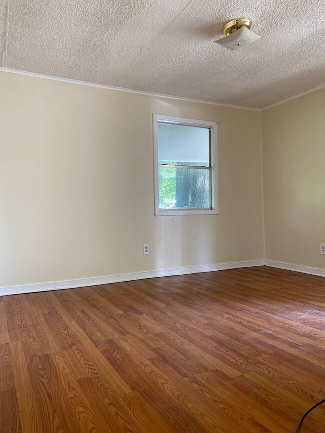 Building Photo - 2 Bedroom