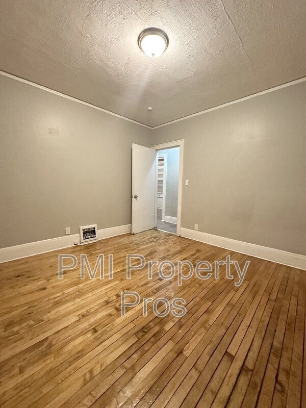 Primary Photo - 2525 N 45th St