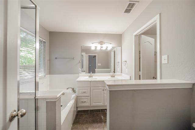 Building Photo - 8409 Luzerne Dr