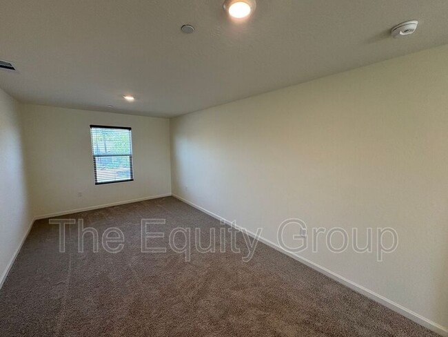 Building Photo - 1900 Oak Falls Ct