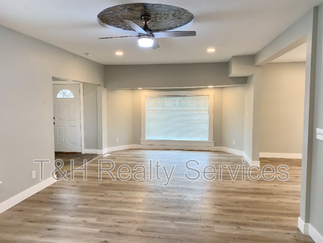 Building Photo - 6155 Broadway St