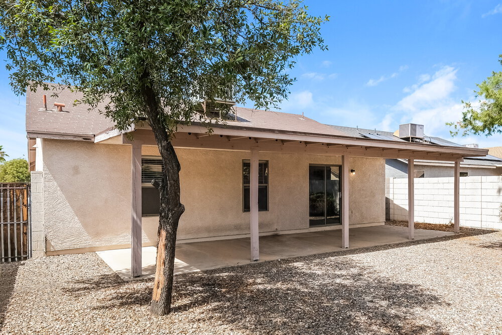Building Photo - 11815 W Columbine Dr