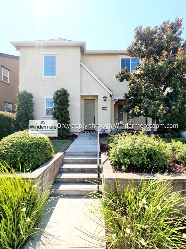 Building Photo - Gorgeous 3BR/3BA Roseville Rental Home