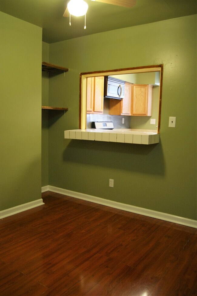 Building Photo - Charming 3 Bedroom/ 1 Bathroom Townhome in East Baltimore, MD!