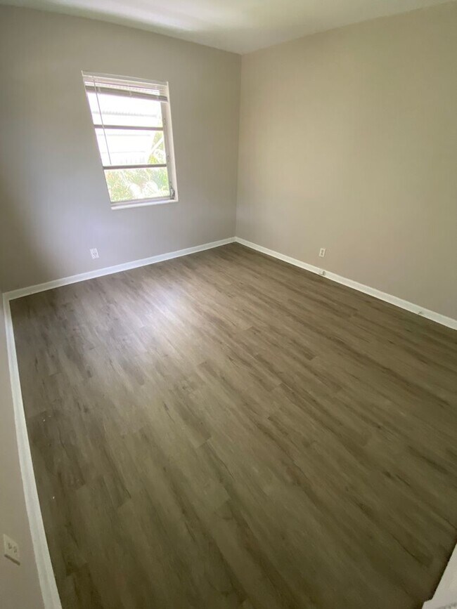 Building Photo - 612 Prosperity Farms Rd