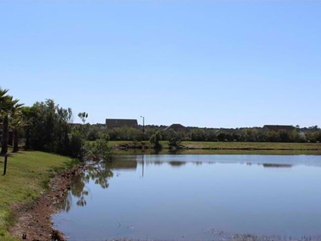 Building Photo - Coming Available