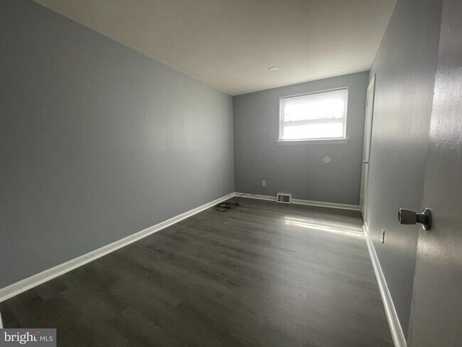 Building Photo - 2331 Hoffnagle St