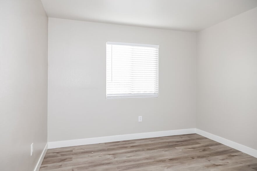 Building Photo - 5285 Mineral Lake Dr
