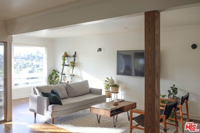 Building Photo - 1112 Montecito Dr