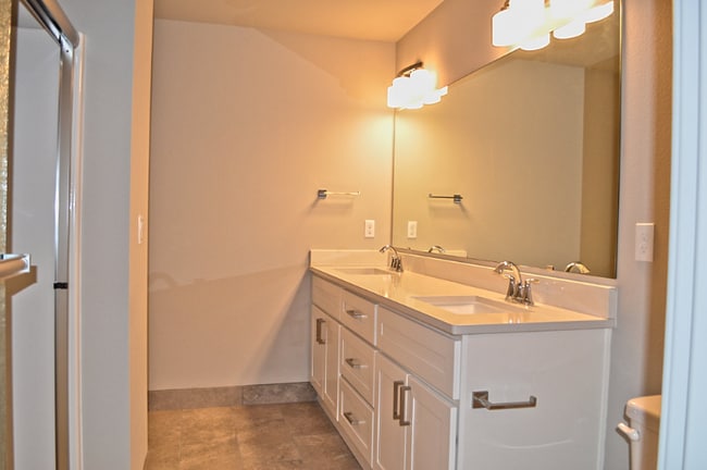 Building Photo - 6918 Delaney Ln NE